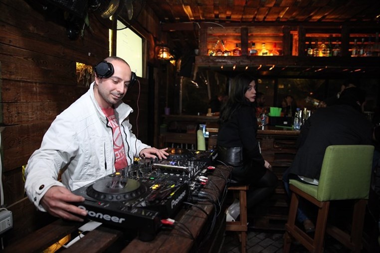 Fertil Pub on Saturday Night